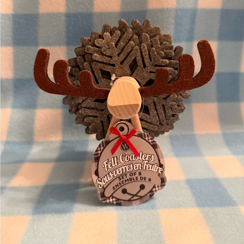 Wooden Reindeer with Felt Coasters 8 Piece Set NWT